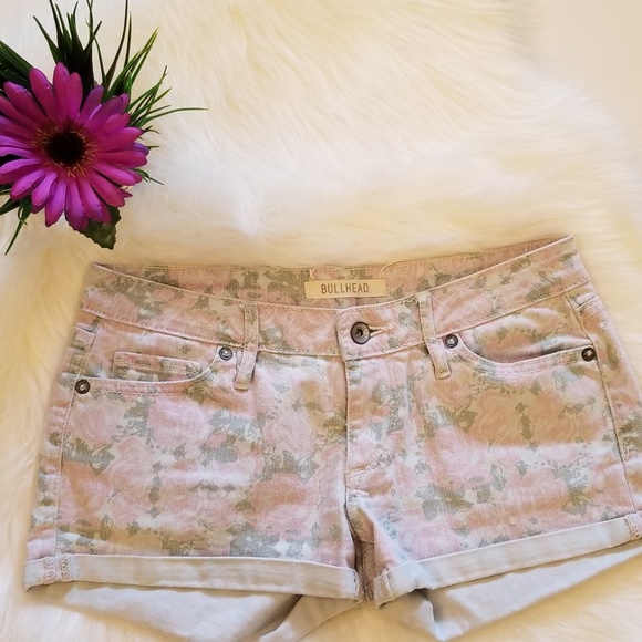 Bullhead ❤ Roll Cuff Floral Jean Shorts Stretch

3 - Picture 2 of 7